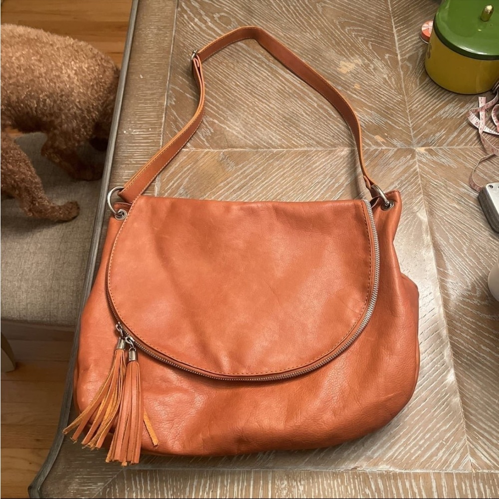 Tuscany Leather Bag Soft Leather Shoulder bag With Tassel Detail Cognac TL141110